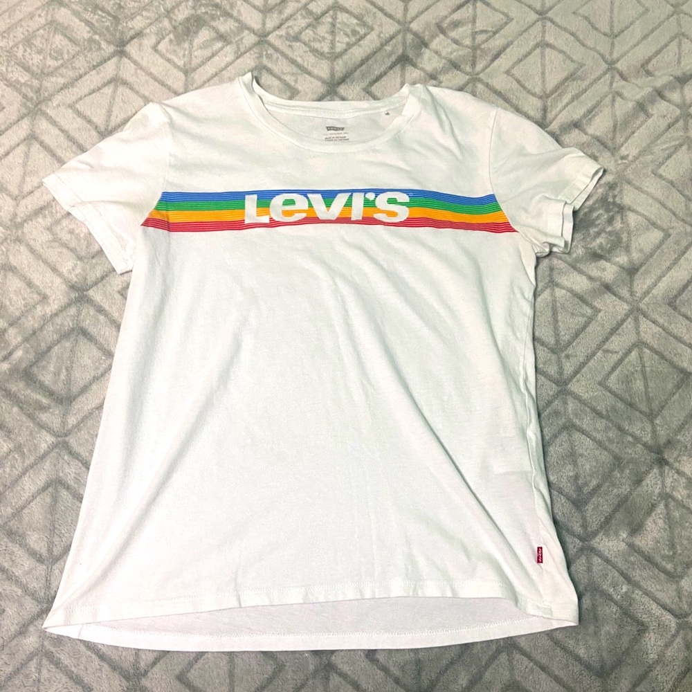 White Levi’s t-shirt with rainbow stripes